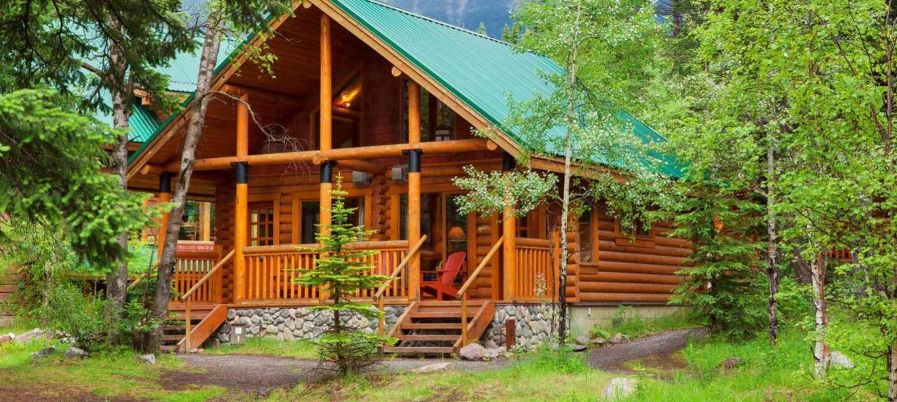 Cathedral Mountain Lodge Field Exterior photo