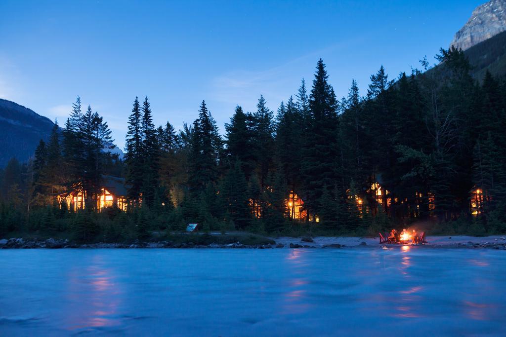 Cathedral Mountain Lodge Field Exterior photo