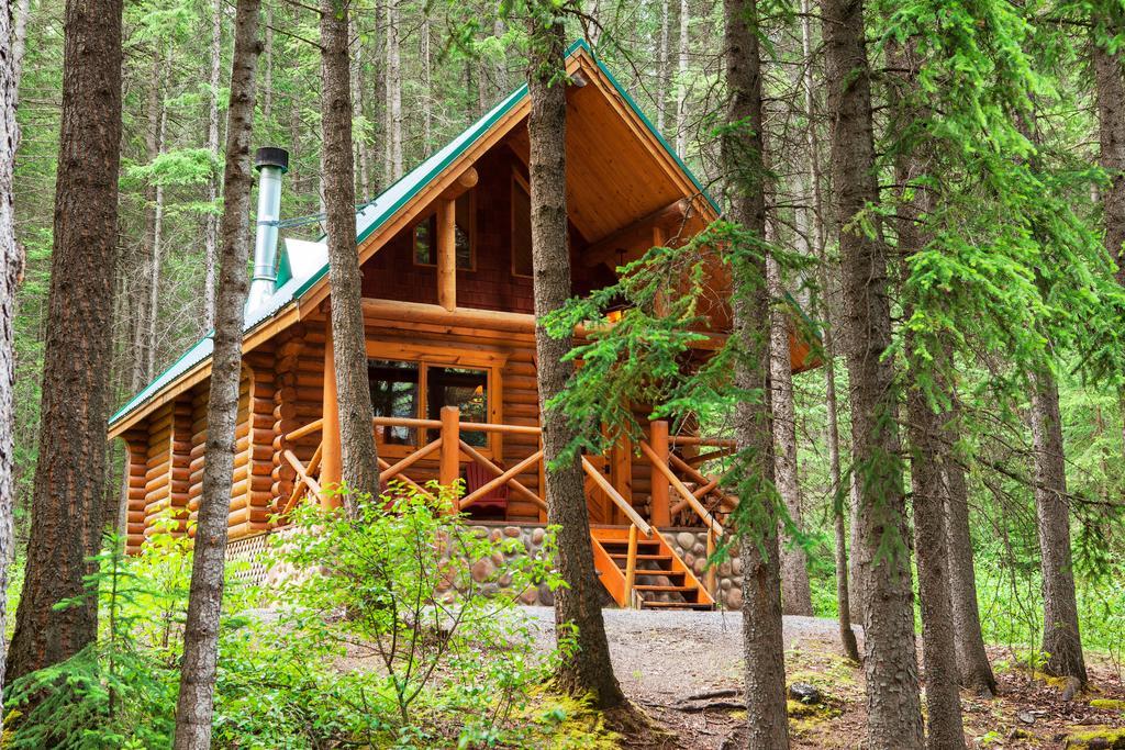Cathedral Mountain Lodge Field Exterior photo