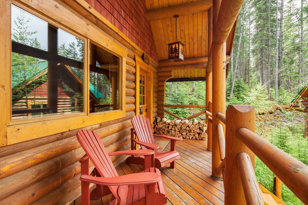 Cathedral Mountain Lodge Field Exterior photo