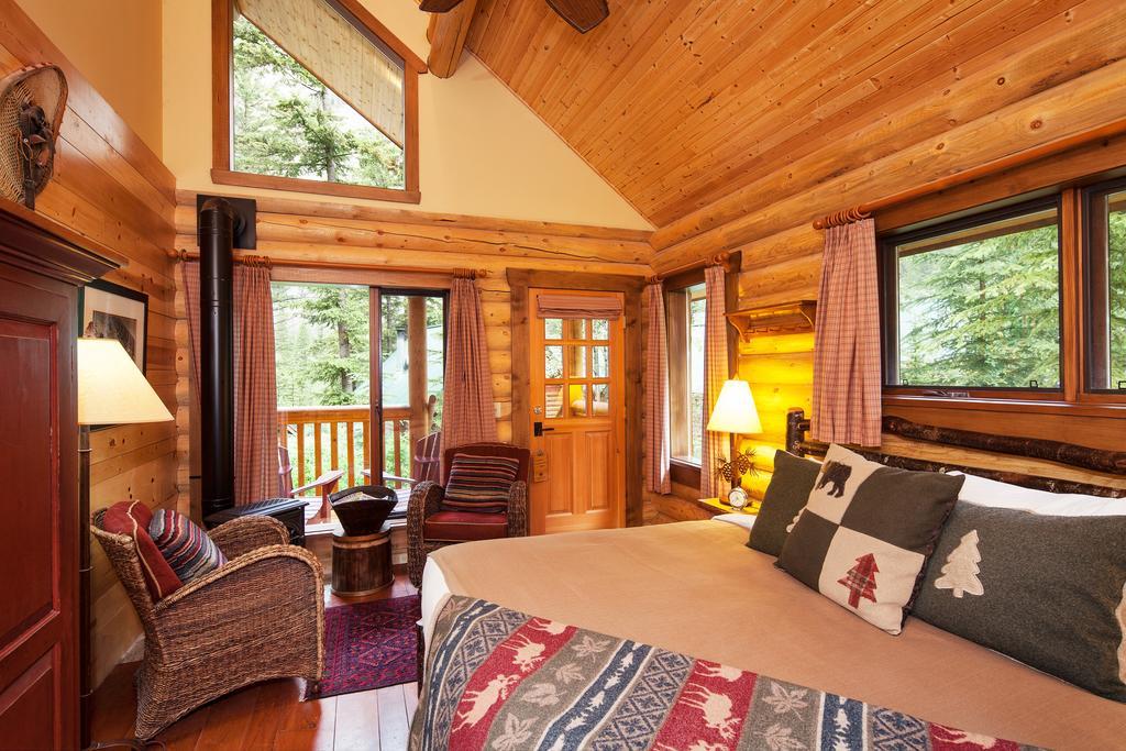 Cathedral Mountain Lodge Field Exterior photo